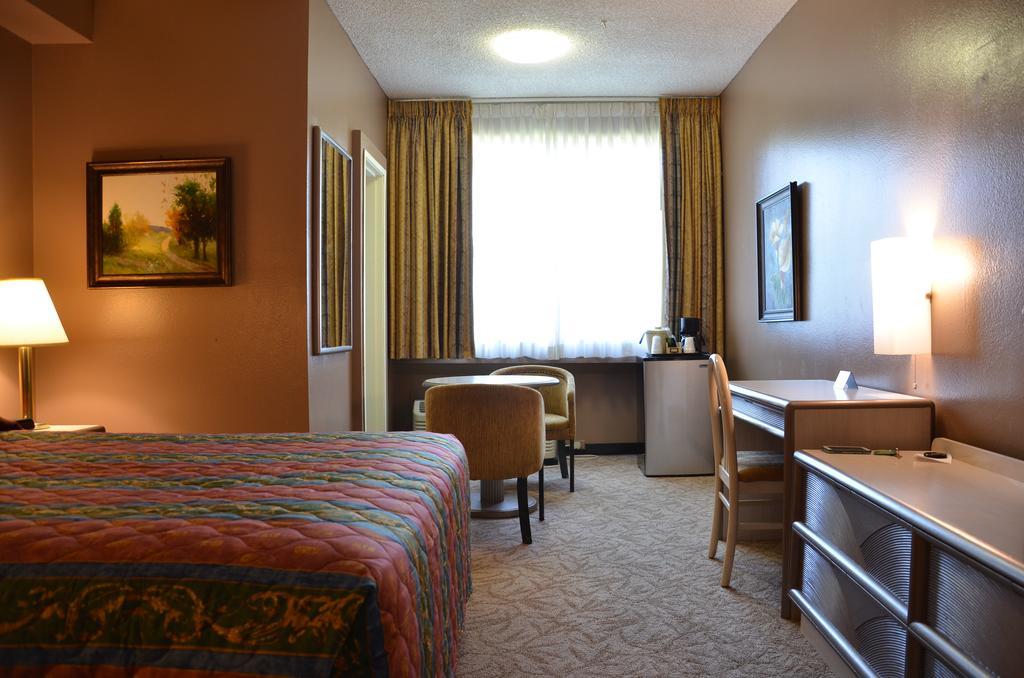 Hotel Pacific Garden Gardena Exterior photo