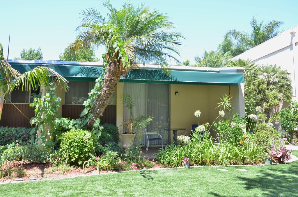 Hotel Pacific Garden Gardena Exterior photo